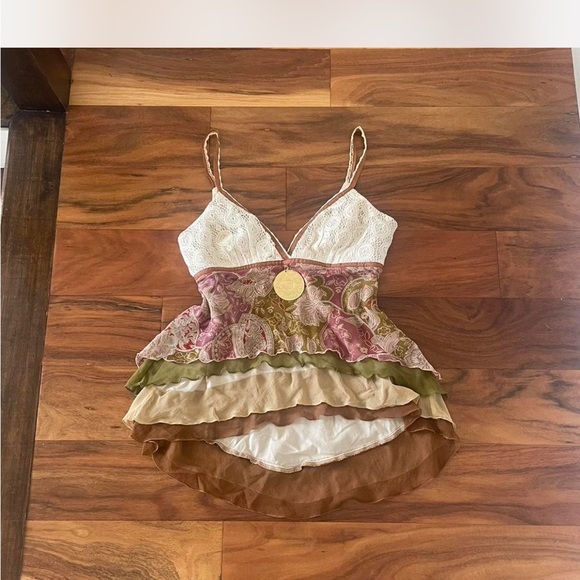 Alexia Admor Cream Lace Detail Top - Picture 2 of 4